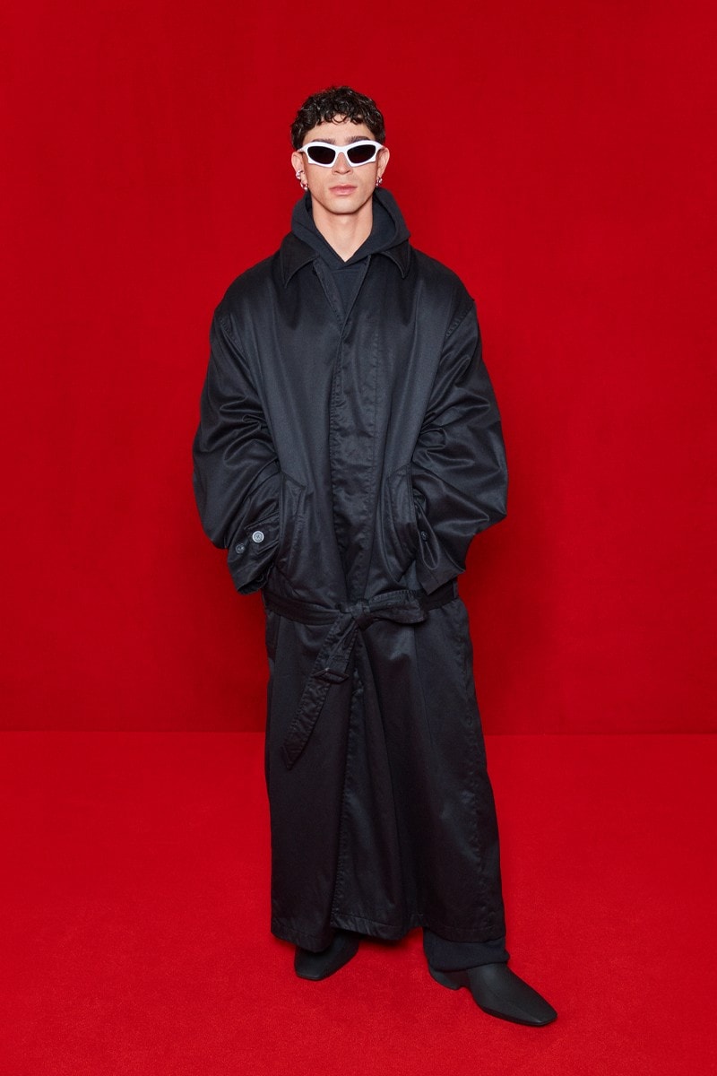 「模糊化」的街頭正裝｜Balenciaga 2022 春夏系列正式登場