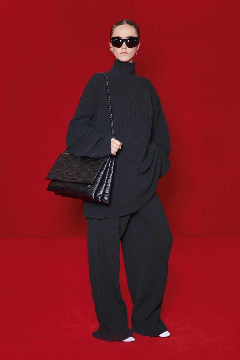 「模糊化」的街頭正裝｜Balenciaga 2022 春夏系列正式登場