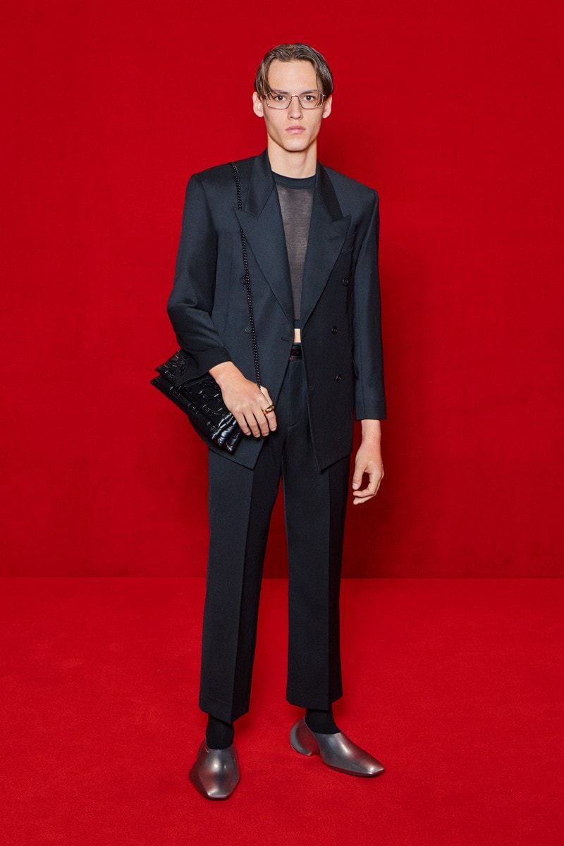 「模糊化」的街頭正裝｜Balenciaga 2022 春夏系列正式登場