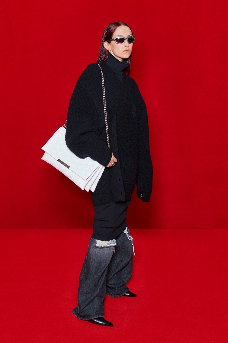 「模糊化」的街頭正裝｜Balenciaga 2022 春夏系列正式登場