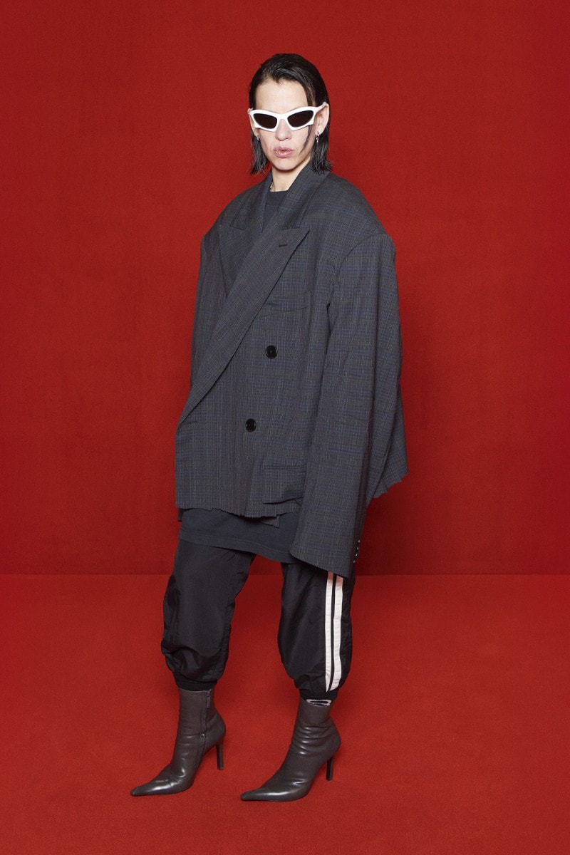 「模糊化」的街頭正裝｜Balenciaga 2022 春夏系列正式登場