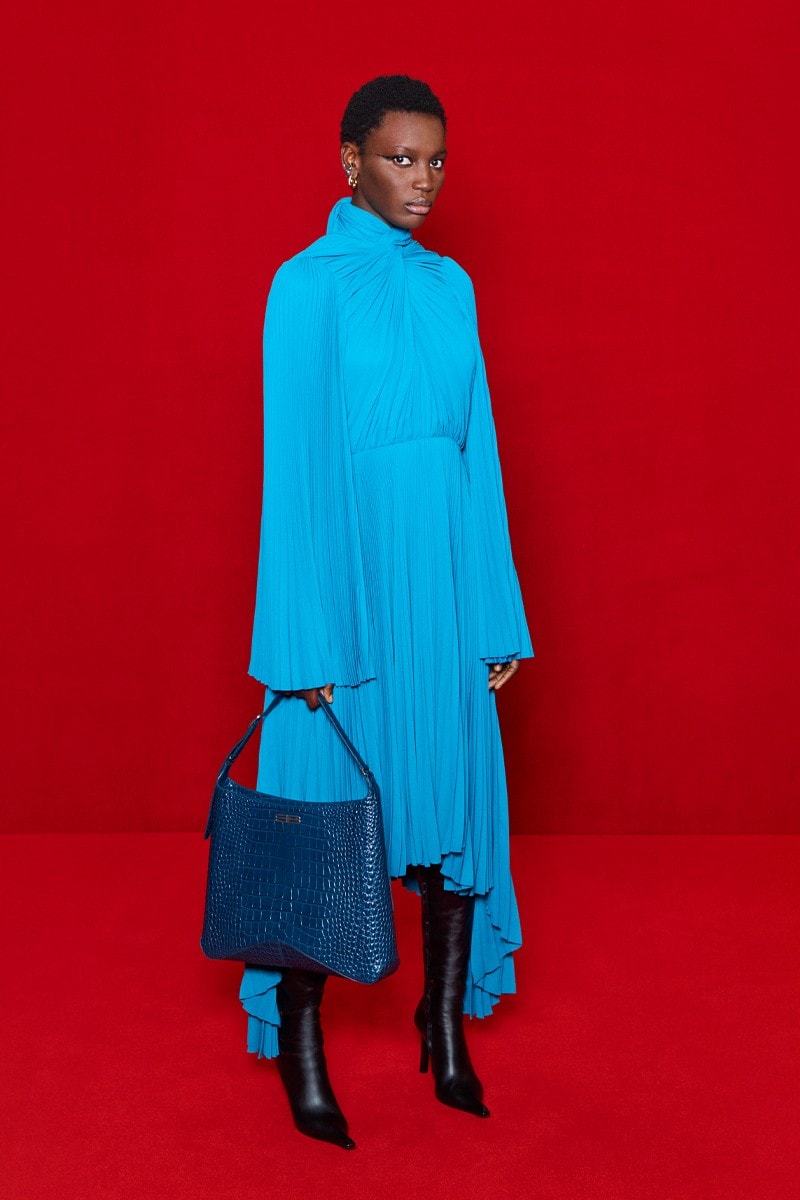 「模糊化」的街頭正裝｜Balenciaga 2022 春夏系列正式登場