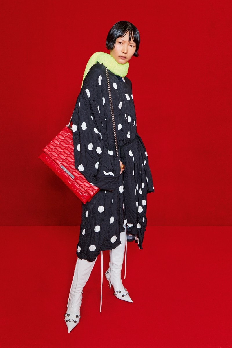 「模糊化」的街頭正裝｜Balenciaga 2022 春夏系列正式登場