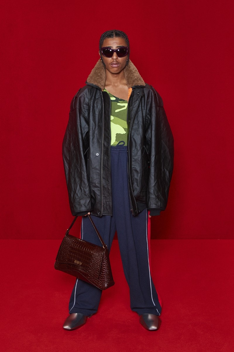 「模糊化」的街頭正裝｜Balenciaga 2022 春夏系列正式登場