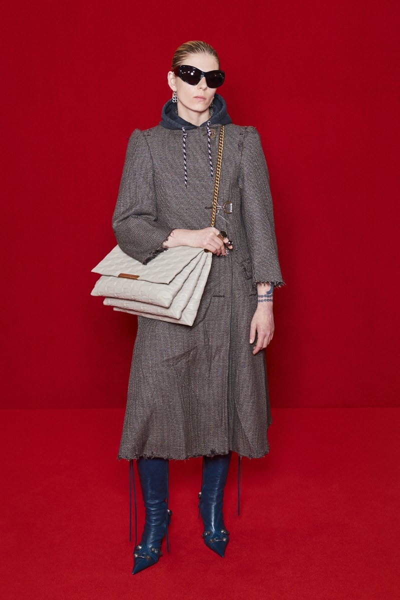 「模糊化」的街頭正裝｜Balenciaga 2022 春夏系列正式登場