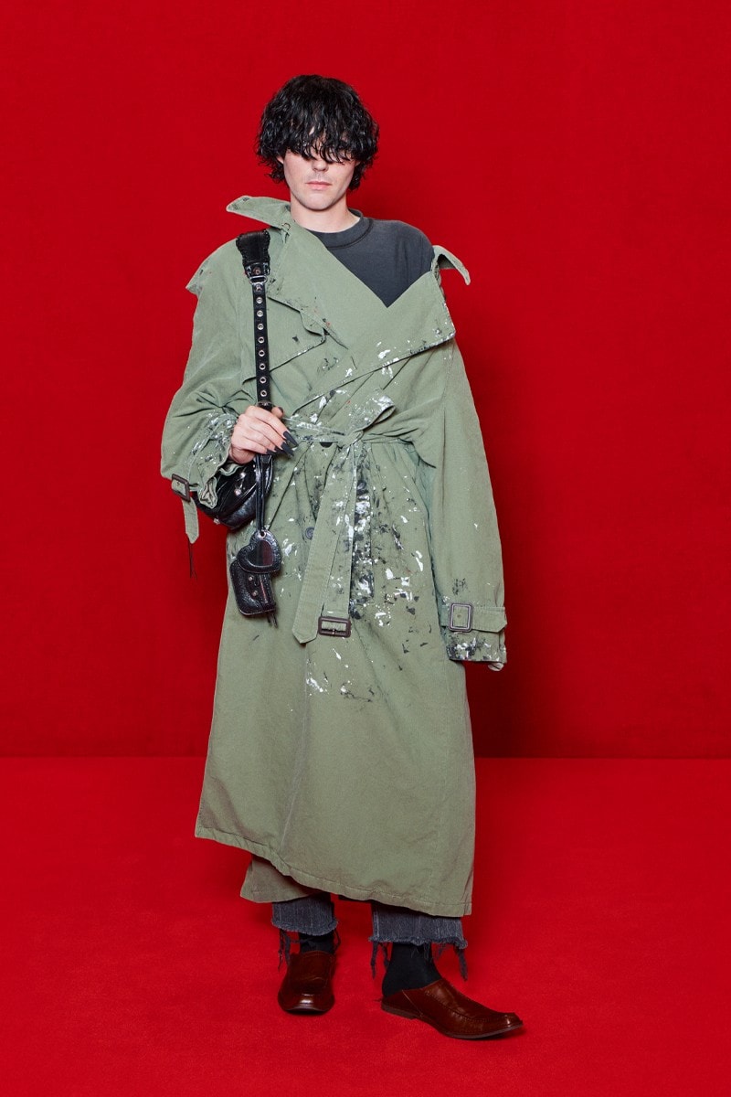 「模糊化」的街頭正裝｜Balenciaga 2022 春夏系列正式登場