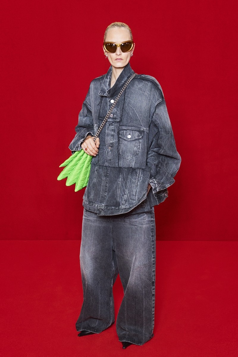 「模糊化」的街頭正裝｜Balenciaga 2022 春夏系列正式登場