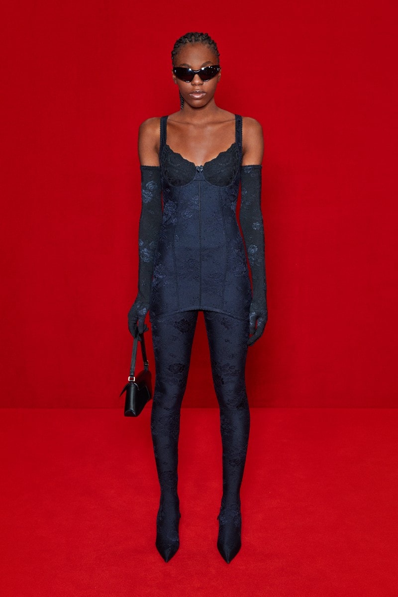「模糊化」的街頭正裝｜Balenciaga 2022 春夏系列正式登場