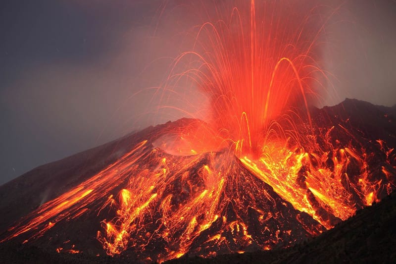 日本硫磺島海底火山運動使二戰沉沒船艦露出水面