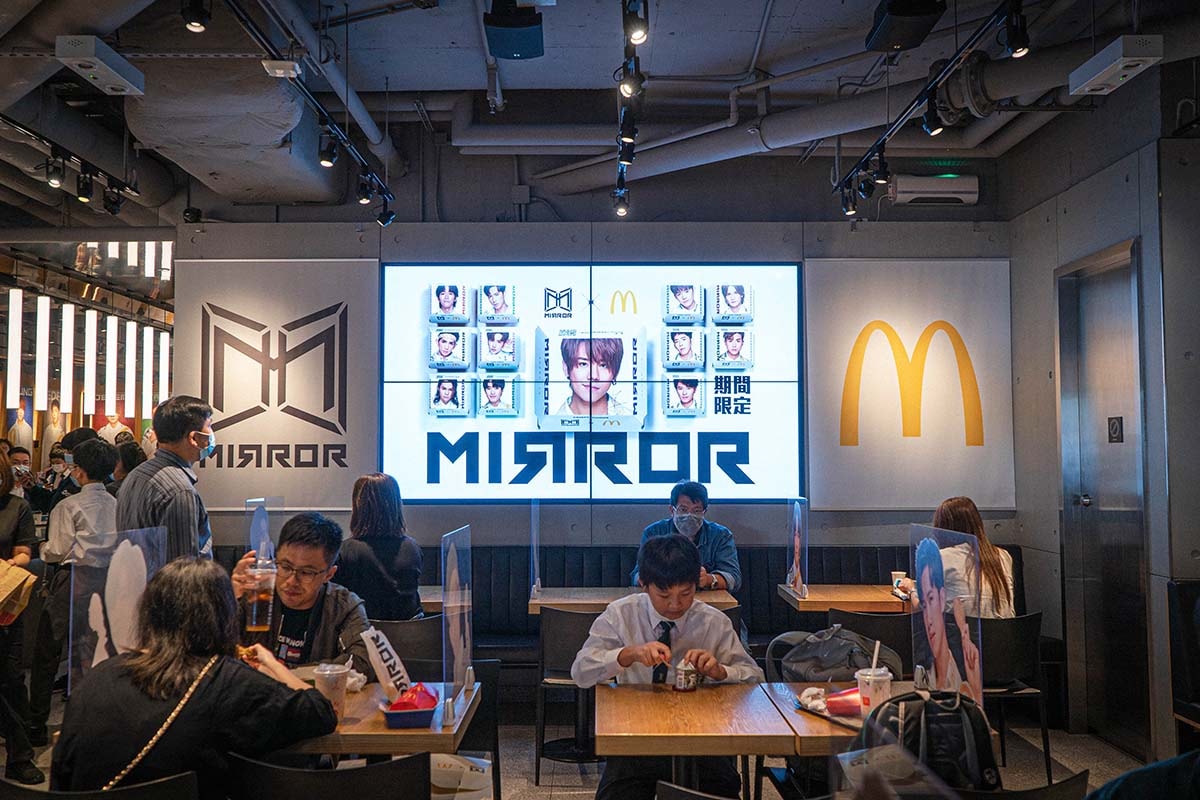 McDonald’s 與香港人氣男團 MIRROR 合作帶來期間限定主題旗艦店