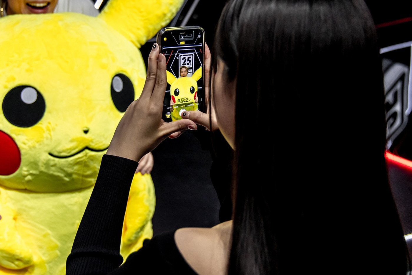 觀賞 HYPEBEAST x Pokémon TCG 25 週年 BELOWGROUND 限定快閃店開幕盛況