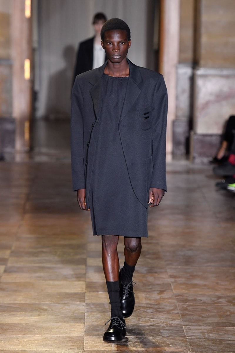 Raf Simons 2022 春夏系列大秀正式登場