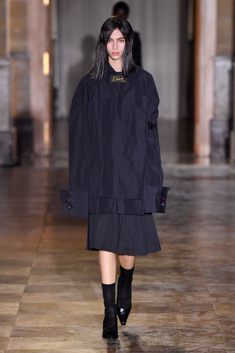 Raf Simons 2022 春夏系列大秀正式登場