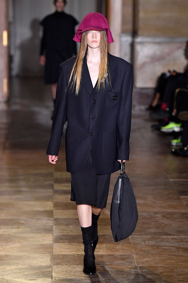 Raf Simons 2022 春夏系列大秀正式登場