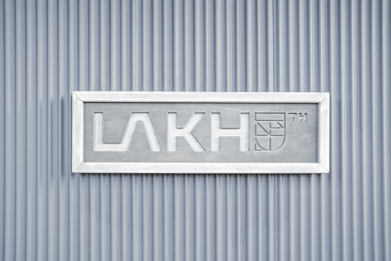 走進 LAKH 全新「Living In Grey」期間限定店