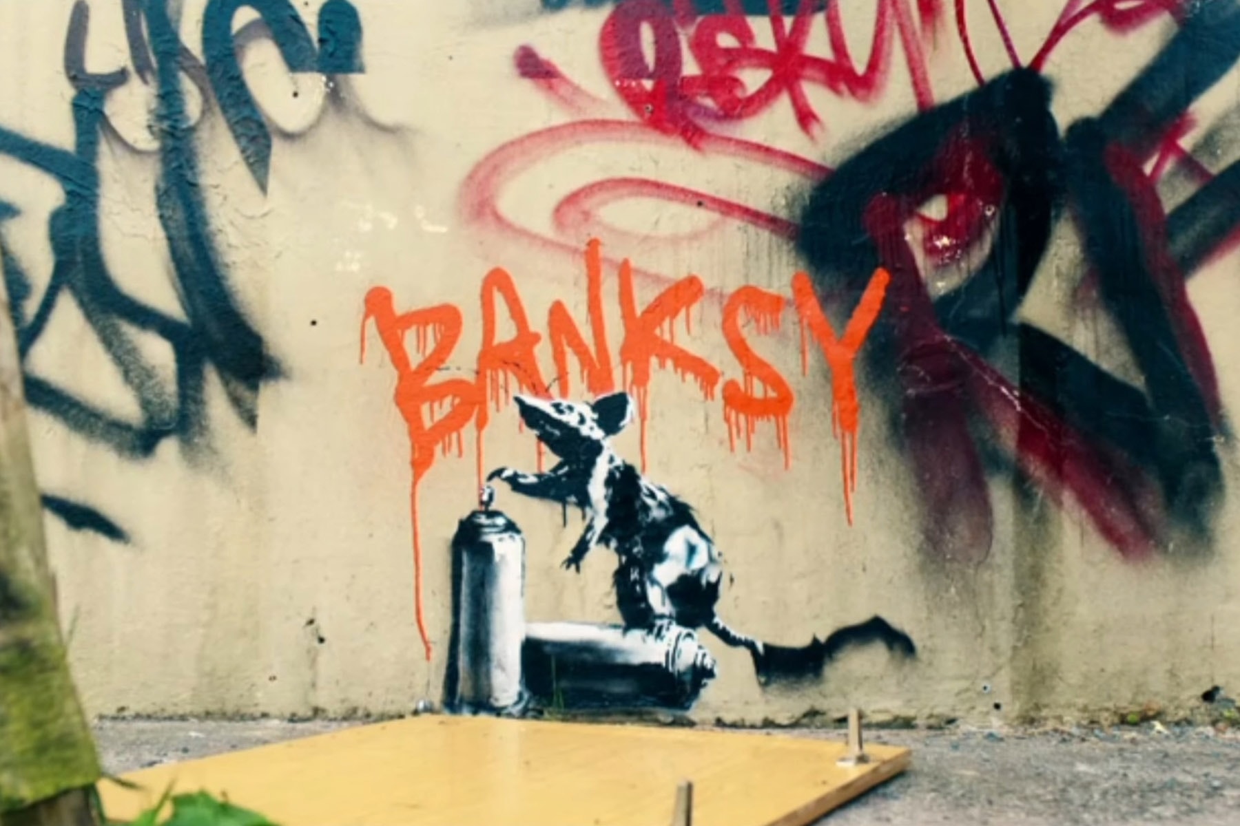 Christopher Walken 因拍攝需求銷毀 Banksy 塗鴉作品