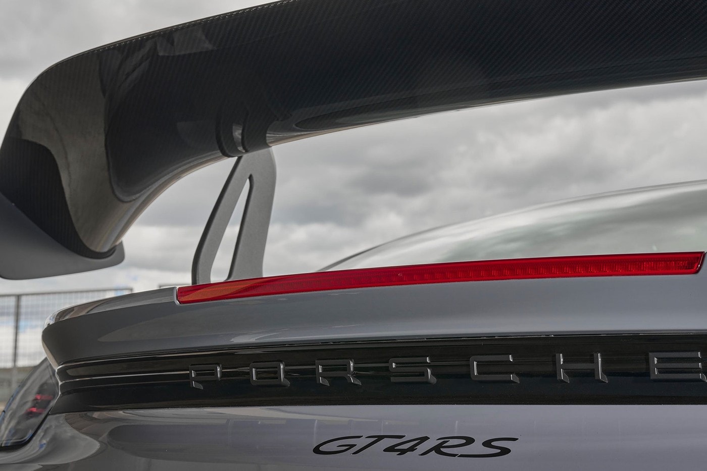 Porsche 正式發表全新 718 Cayman GT4 RS 進化車款
