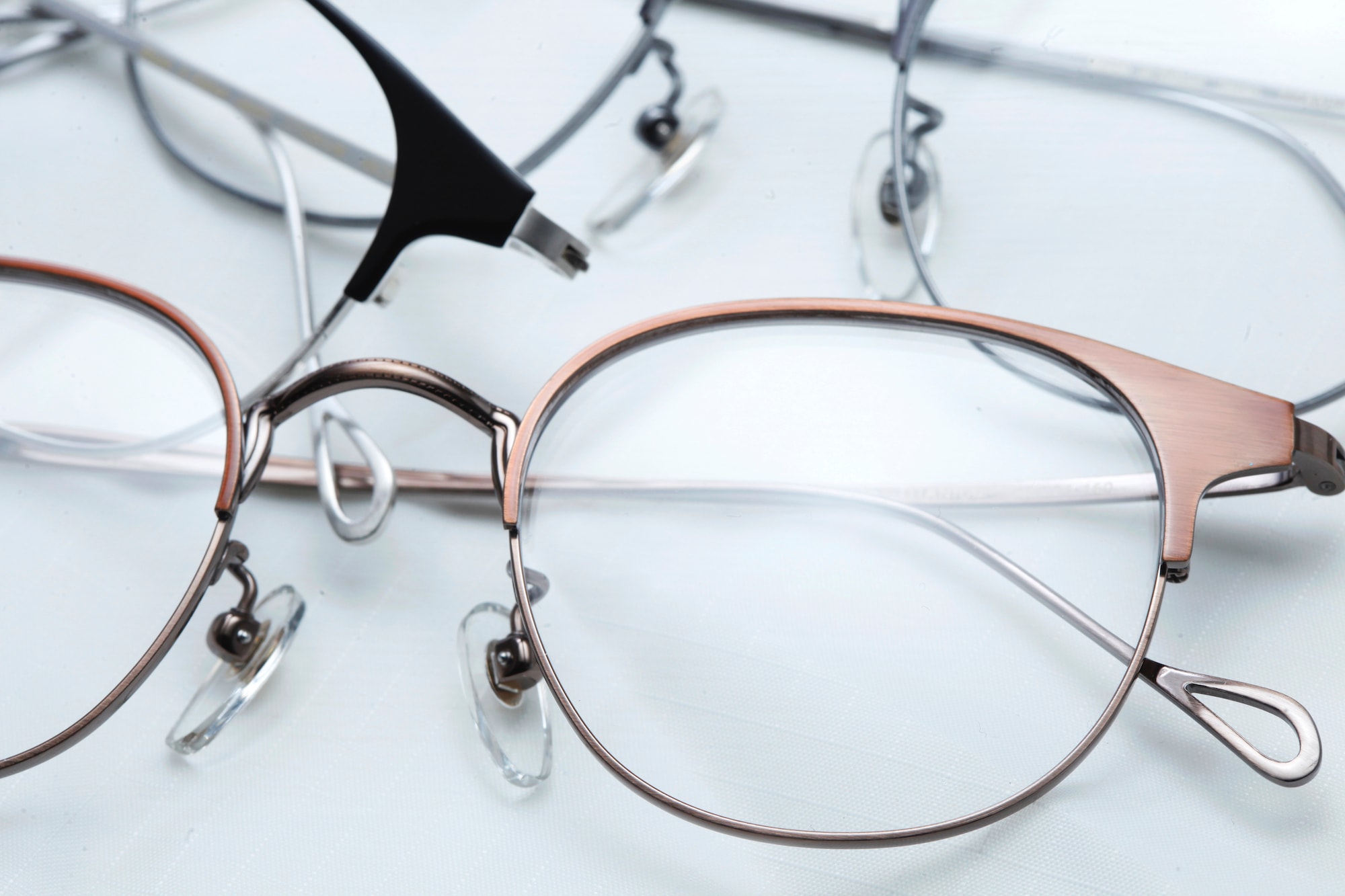 復古眼鏡品牌 UNITED VINTAGE 推出鈦金屬眼鏡新作