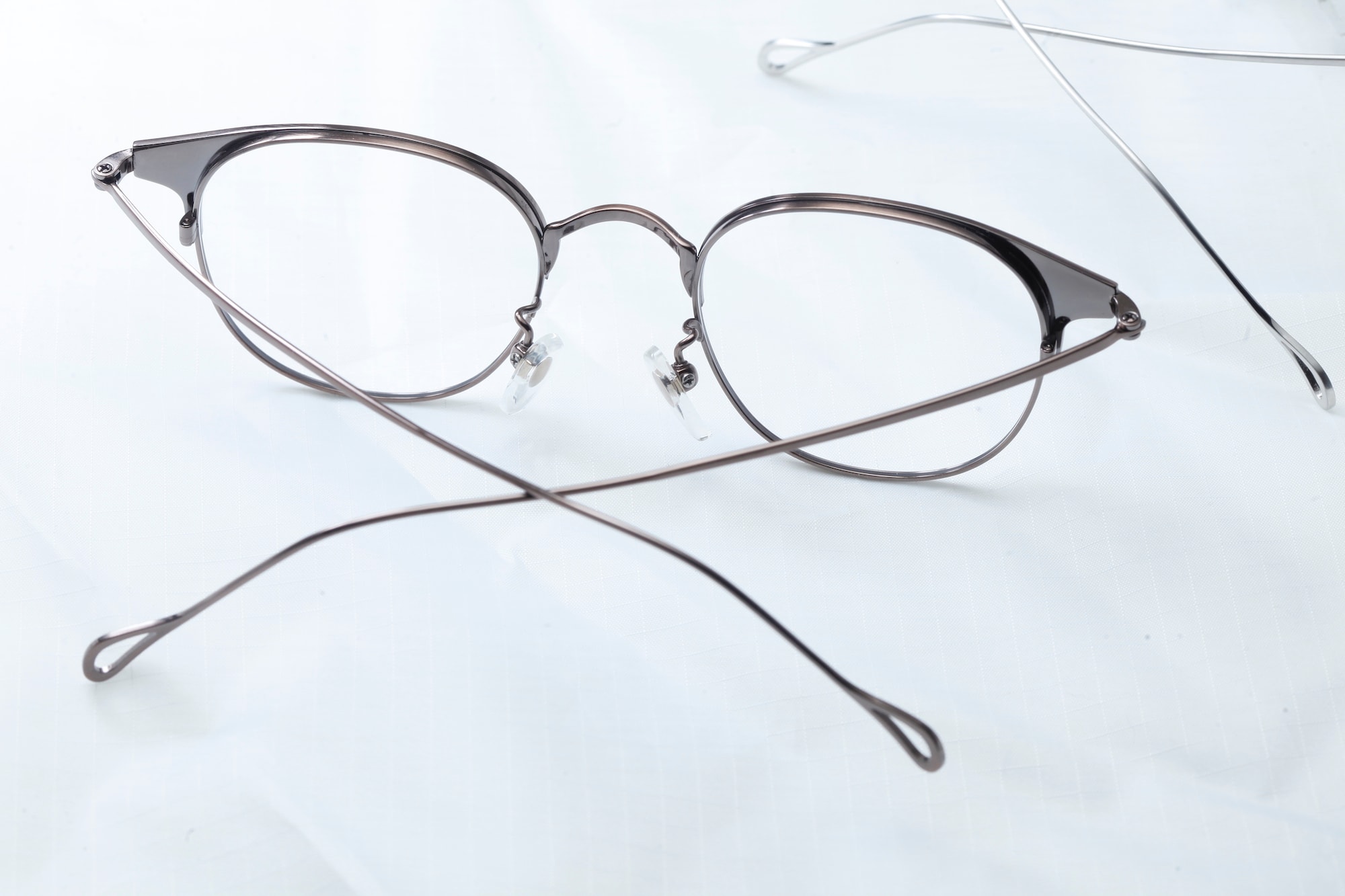 復古眼鏡品牌 UNITED VINTAGE 推出鈦金屬眼鏡新作