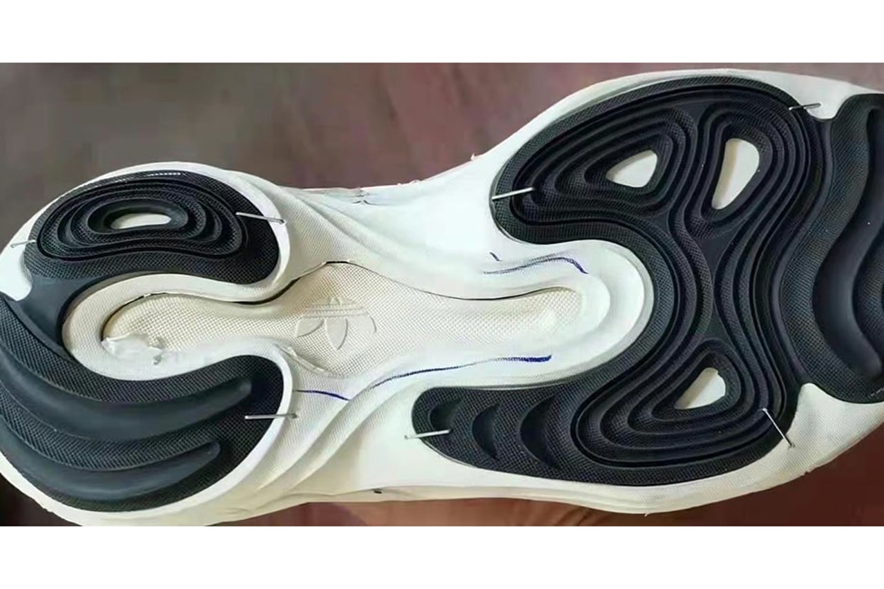 adidas YEEZY Foam Runner V2 全新鞋型疑似率先曝光