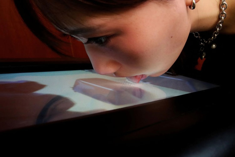 日本教授打造「透過舔螢幕可品嚐味道」電視螢幕