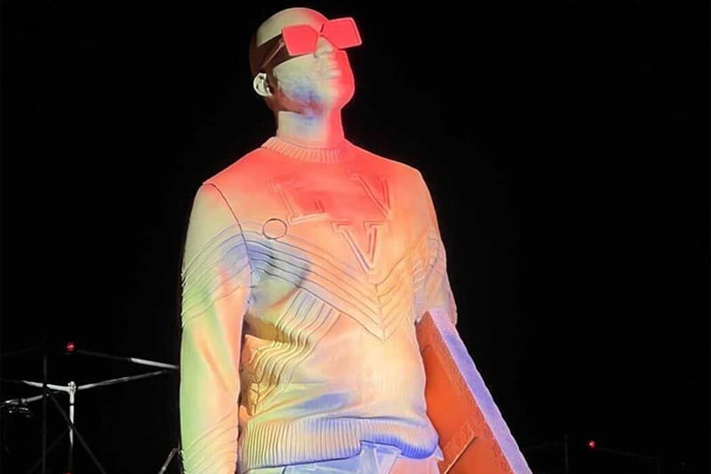 Louis Vuitton 2022 春夏男裝系列時裝秀展示 Virgil Abloh 彩色雕像