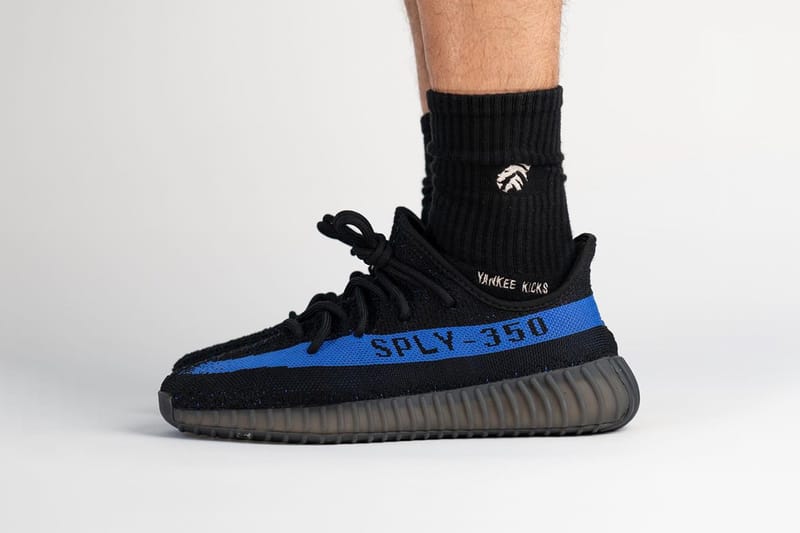 近賞 YEEZY BOOST 350 V2 最新配色「Dazzling Blue」上腳圖輯