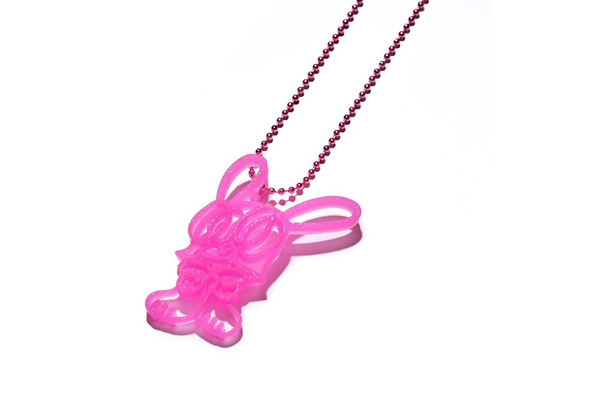 日本藝術家 SKOLOCT 聯手 GHOST® 推出「粉紅兔」項鍊