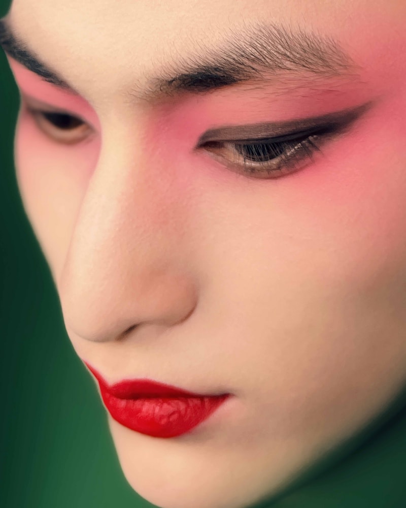 香港時尚攝影師 Issac Lam 以 iPhone 13 Pro 拍攝新作《ODE TO ROUGE》