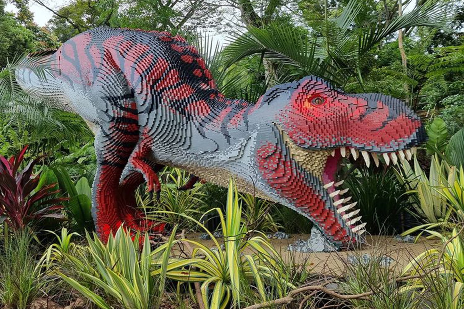LEGO 亞洲首回《Brickosaurs World》展覽實體化 1:1 尺寸恐龍積木雕塑