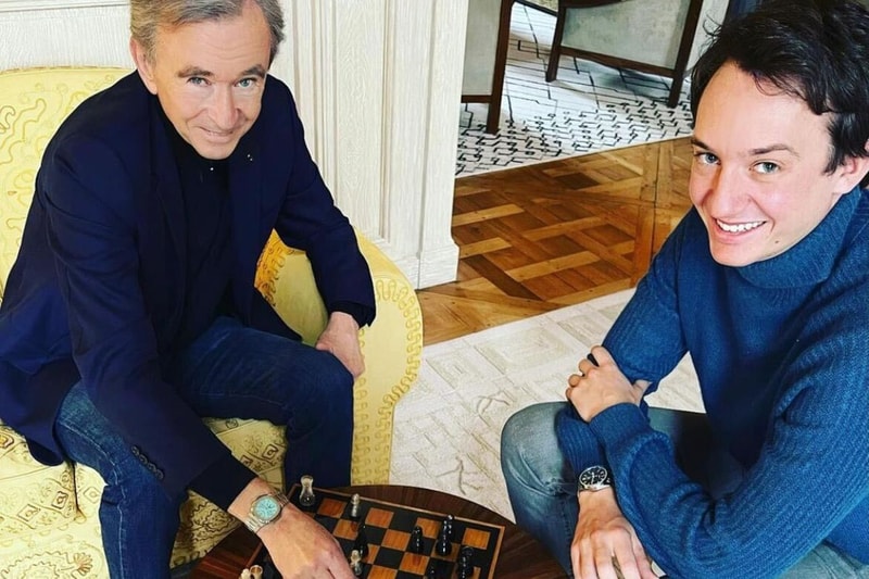 LVMH 總裁 Bernard Arnault 展示全球唯一 Patek Philippe Tiffany Blue Nautilus 5740 錶款