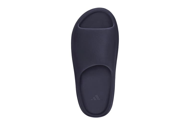 adidas YEEZY SLIDE 最新配色「Onyx」官方圖輯正式發佈