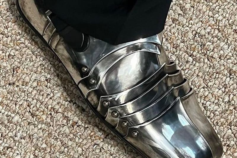 率先近賞 Balenciaga 中世紀鎧甲騎士造型 Derby 鞋款