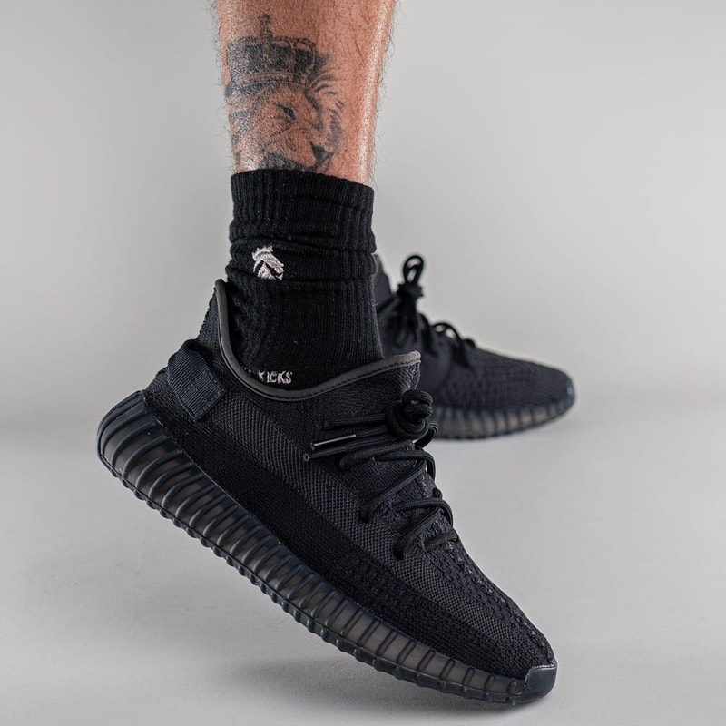 率先近賞 YEEZY BOOST 350 V2 全新配色「Onyx」上腳圖輯