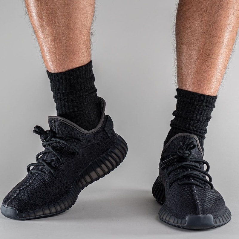 率先近賞 YEEZY BOOST 350 V2 全新配色「Onyx」上腳圖輯