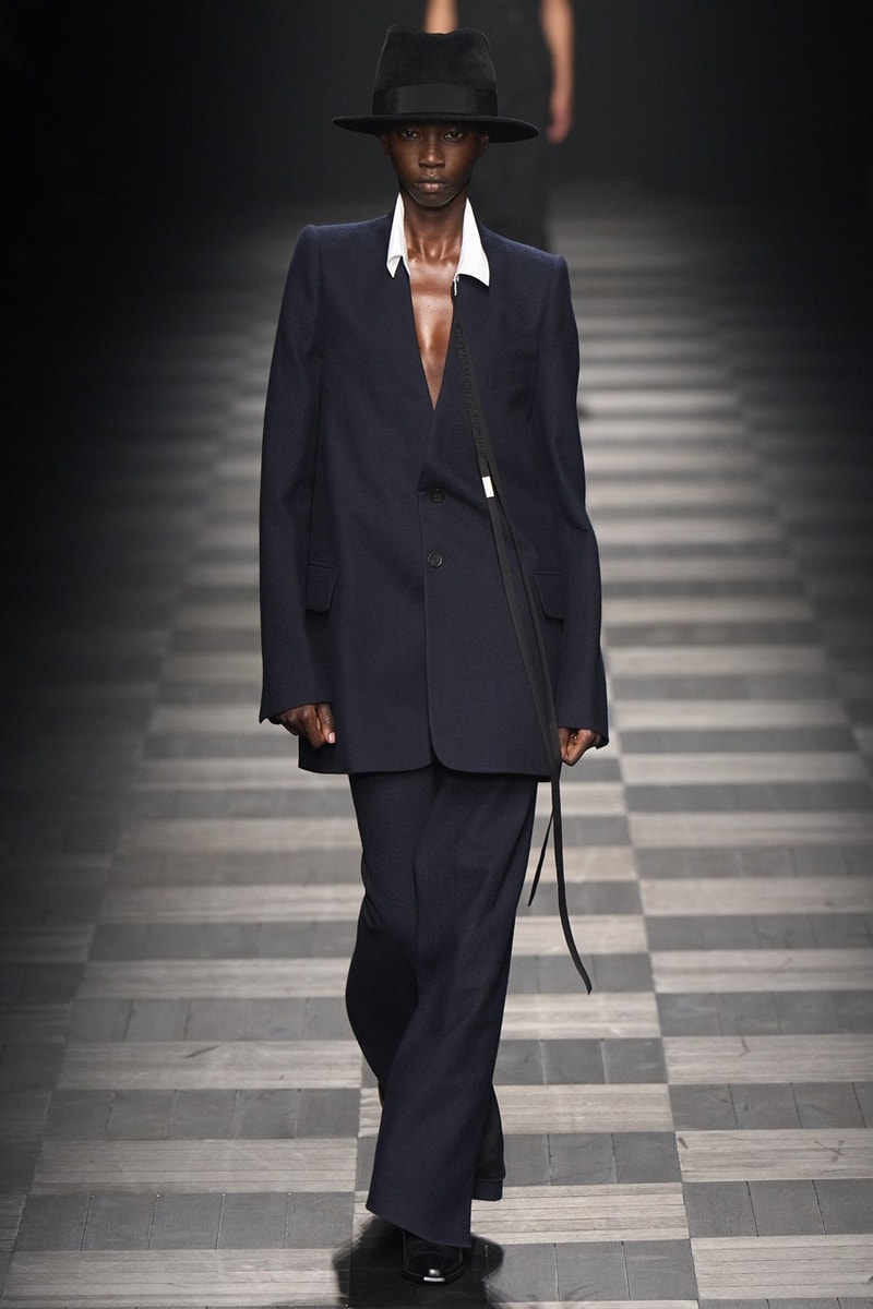Ann Demeulemeester 正式發佈 2022 秋冬系列秀場