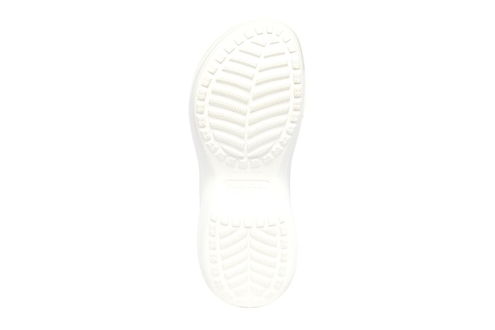 Balenciaga x Crocs 最新聯乘鞋款「Pool Slide」正式登場