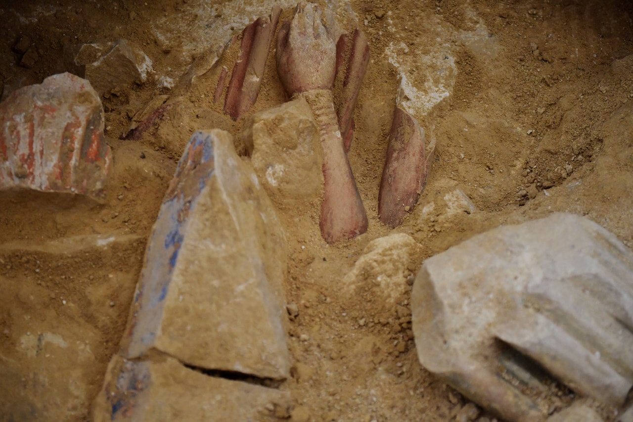 考古學家在巴黎聖母院下發現近 700 年歷史鉛石棺