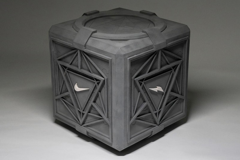創作單位 VASE BY SU 打造 RTFKT Studios、Nike「MNLTH」混凝土雕塑