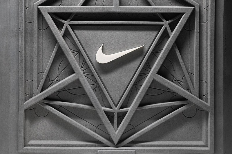 創作單位 VASE BY SU 打造 RTFKT Studios、Nike「MNLTH」混凝土雕塑