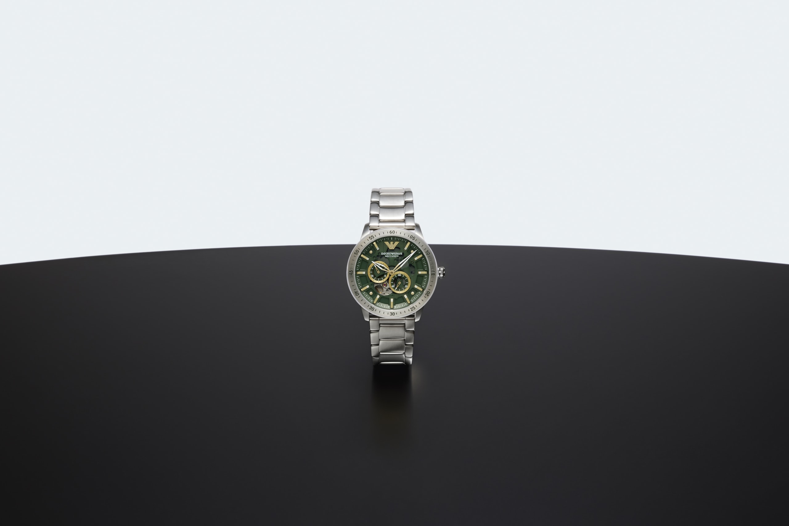 彰顯簡約美學，Emporio Armani 2022 春夏腕錶及配飾系列