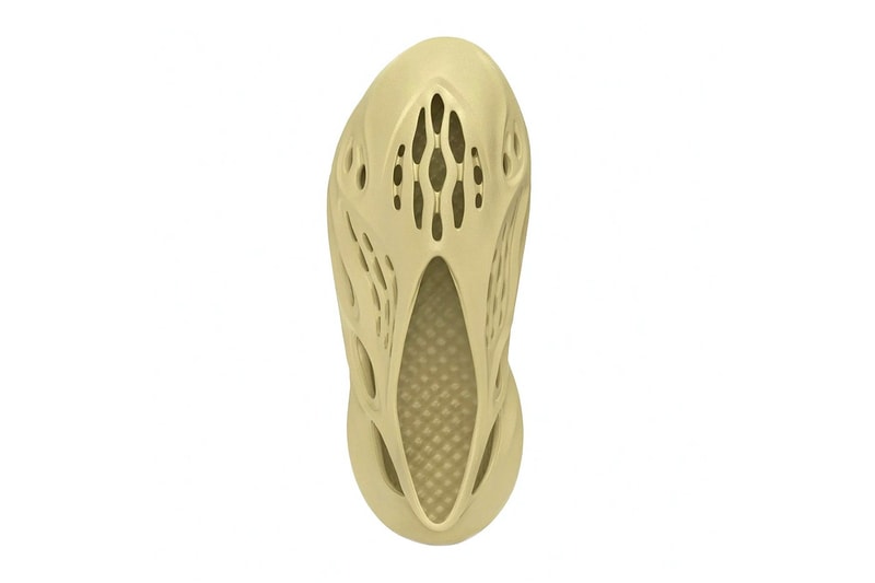 adidas YEEZY Foam Runner 最新配色「Sulfur」官方圖輯、發售情報公開
