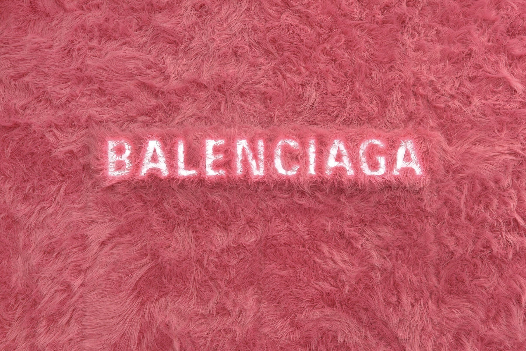率先走進 Balenciaga Le Cagole 倫敦期間限定店