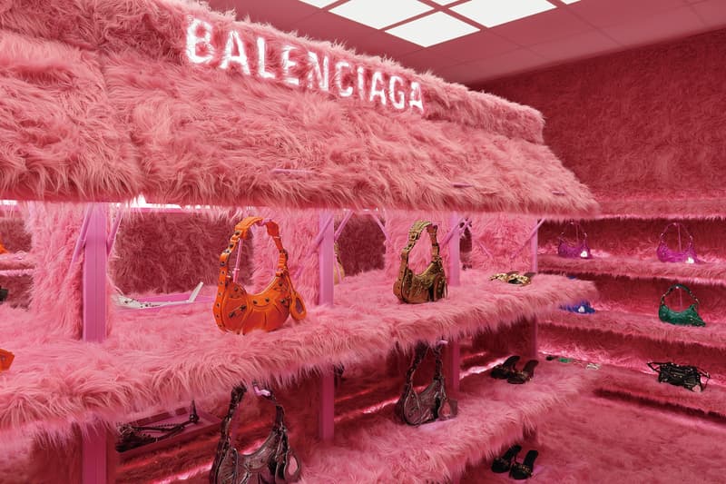 率先走進 Balenciaga Le Cagole 倫敦期間限定店