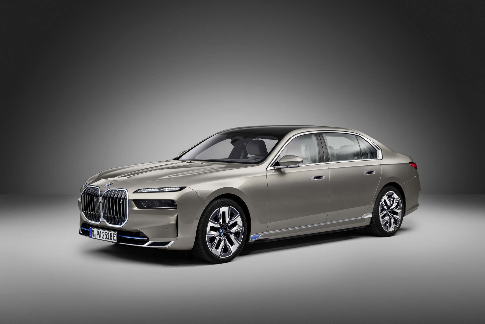 BMW 正式發表全新電能車型 i7