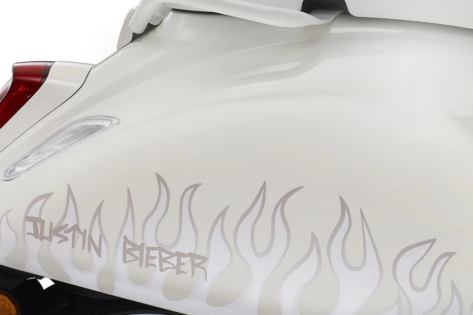 Vespa 攜手 Justin Bieber 全新聯名合作車款正式亮相