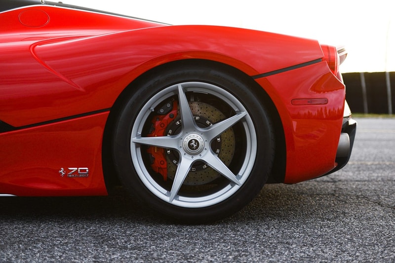 全球限量 210 輛「馬王」LaFerrari Aperta 拍賣競標價突破 $500 萬美元