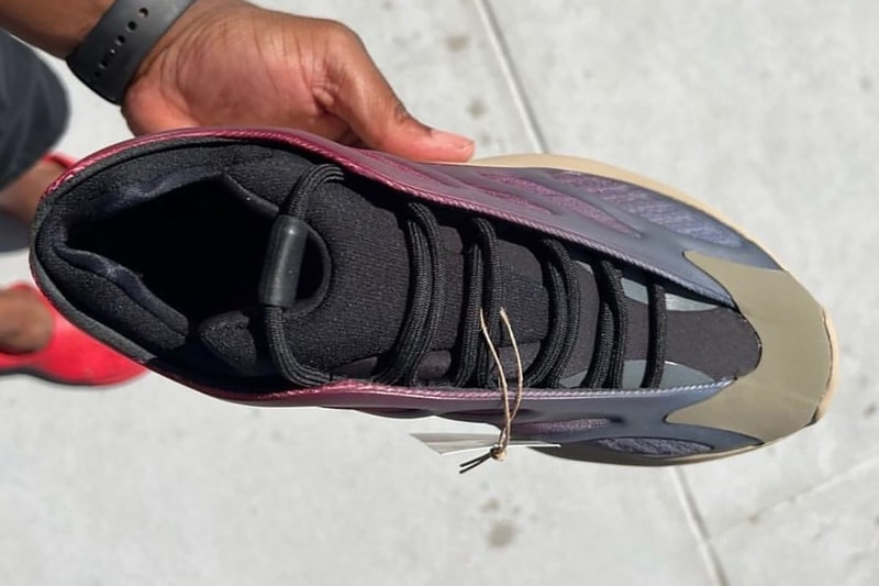 adidas YEEZY 700 V3 最新配色「Fade Carbon」率先曝光