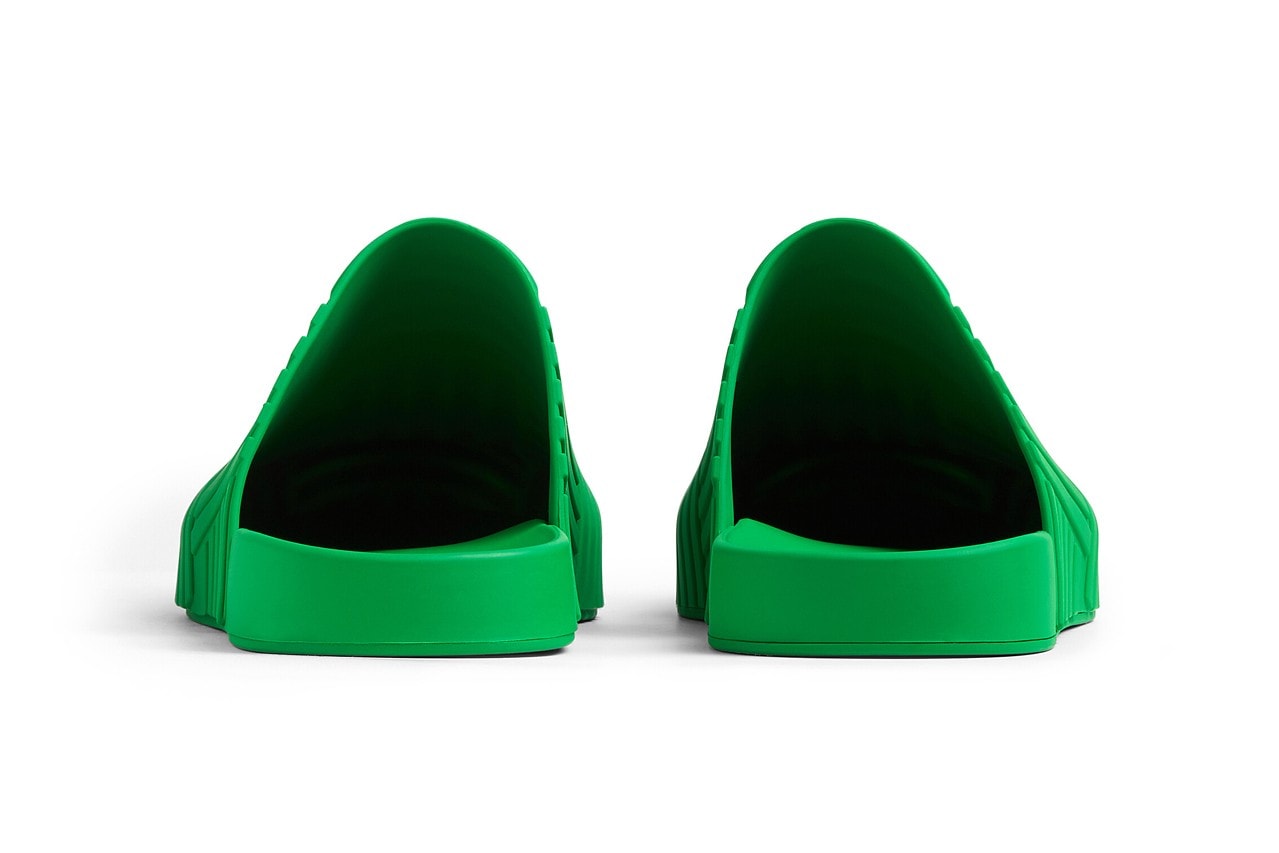 Bottega Veneta 推出要價 $520 美元最新橡膠 Slider 鞋款