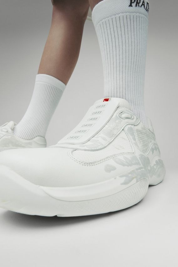 Prada 攜手藝術家 Cassius Hirst 推出限量系列鞋款